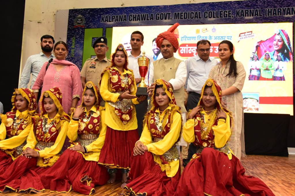 The colors of Haryana were brought to life on stage Children set the stage on fire the auditorium resounded with applause